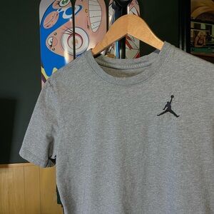 Jordan Gray Short Sleeve Tee with Jumpman Logo embroidered contouring size M
